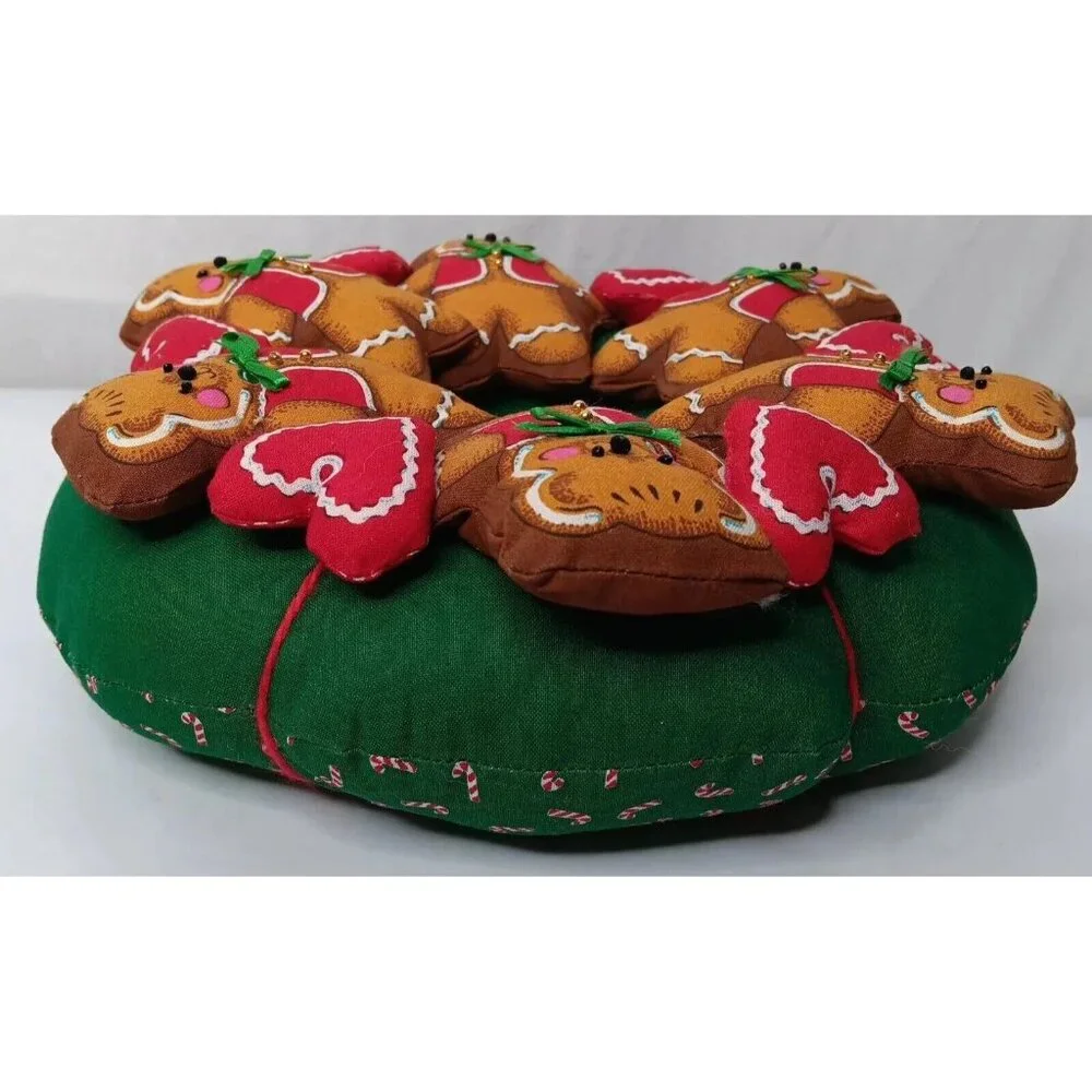 Vintage Handmade Christmas Teddy Bear Wreath Stuffed Green Fabric Hearts Love